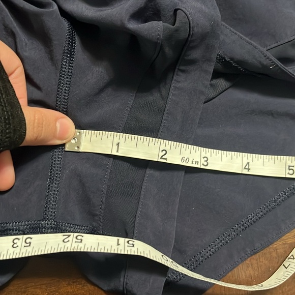 Lululemon short - Picture 5 of 7